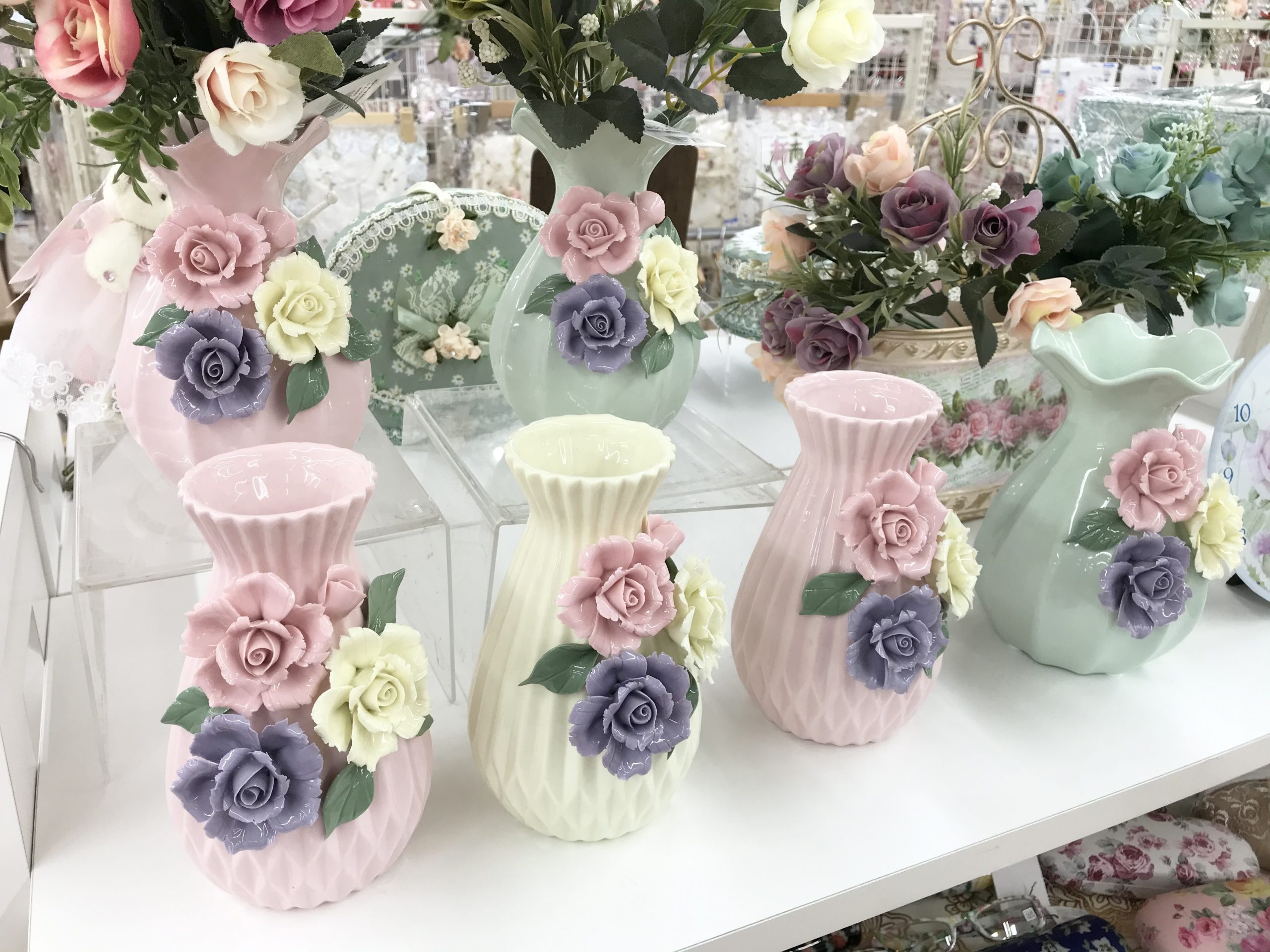 造形がアートな花瓶入荷です?