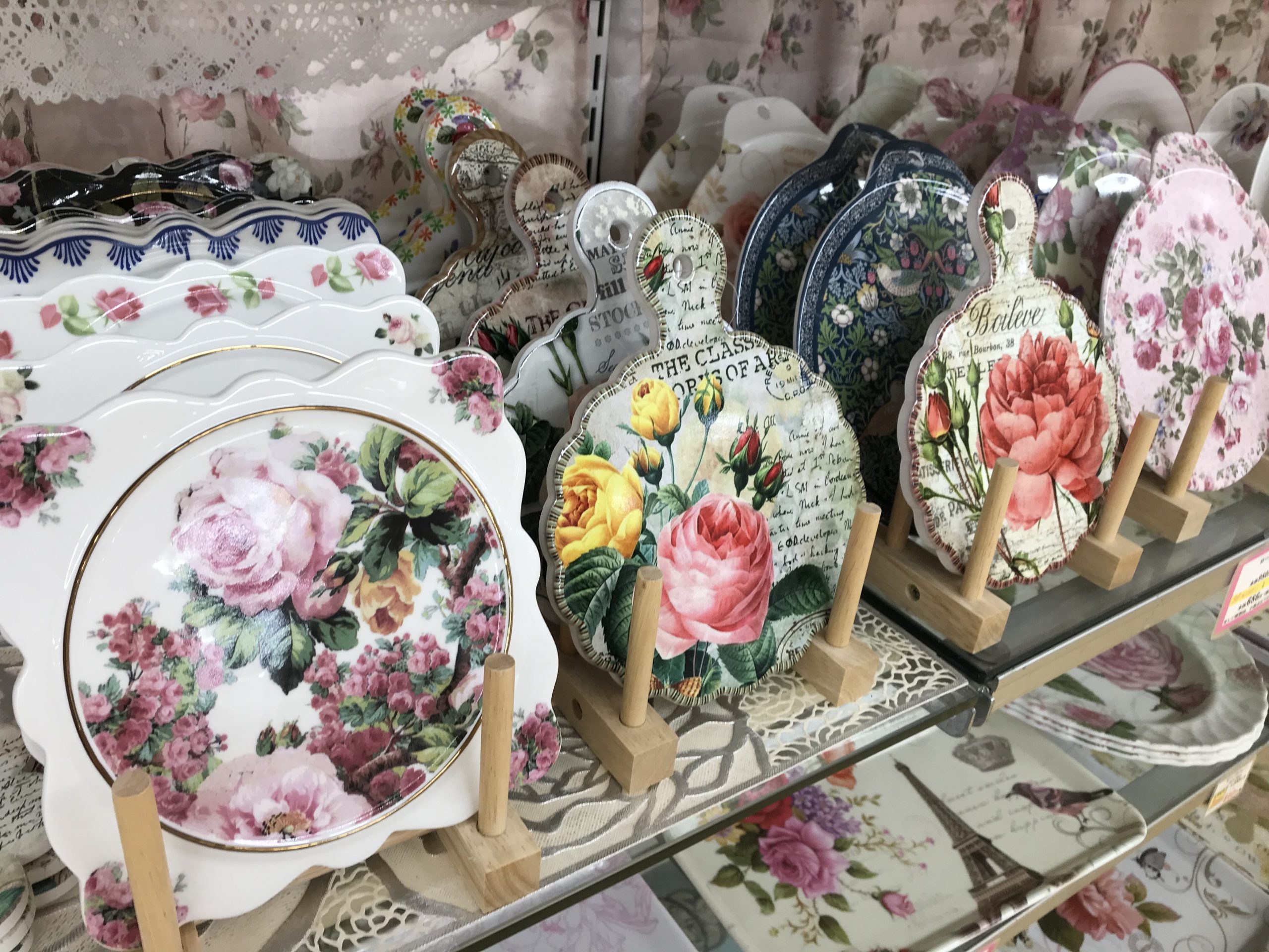 絵画のようなローズ柄鍋敷き入荷です?