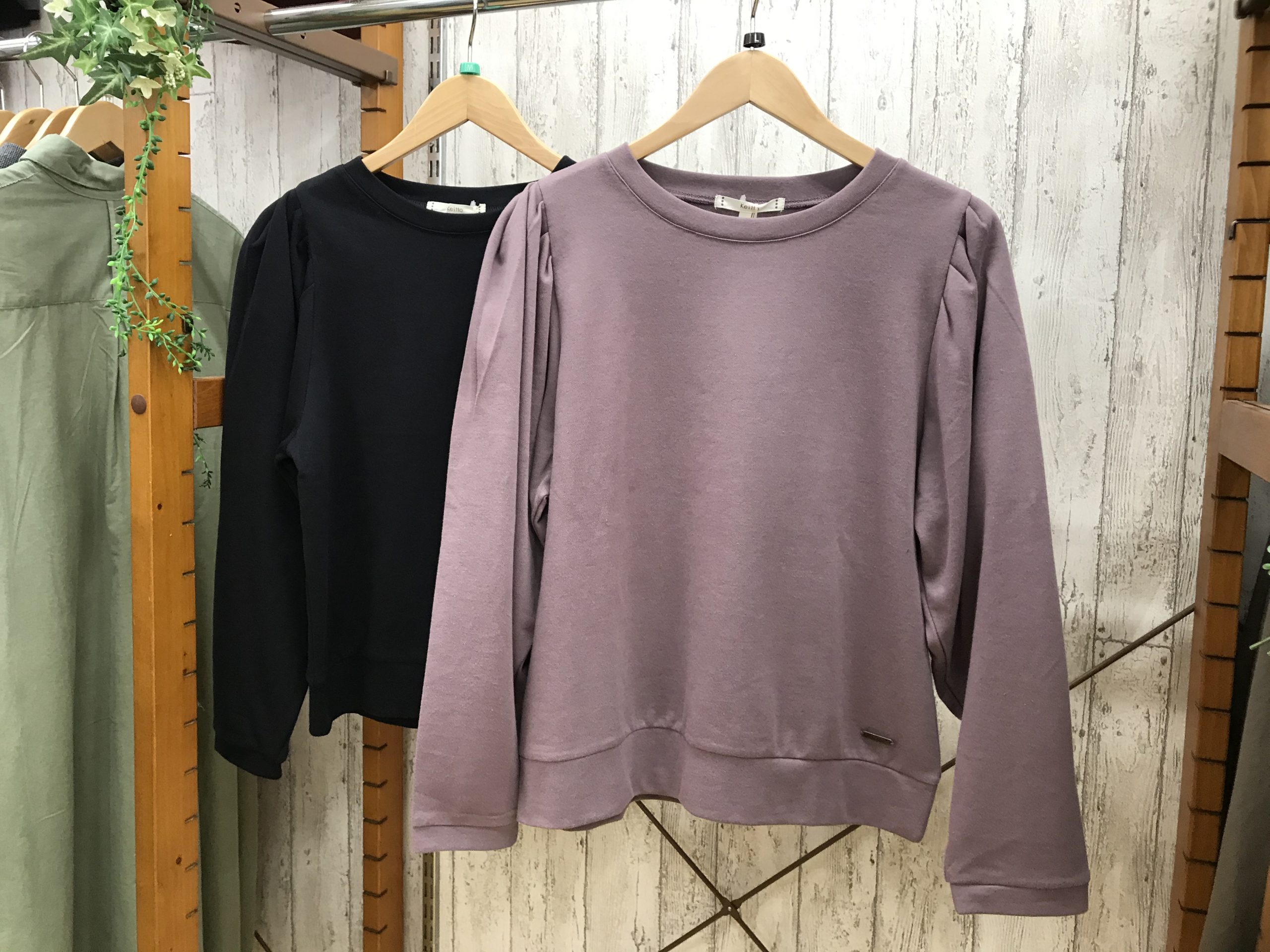 大人カラーのパフスリーブプルオーバー入荷です?