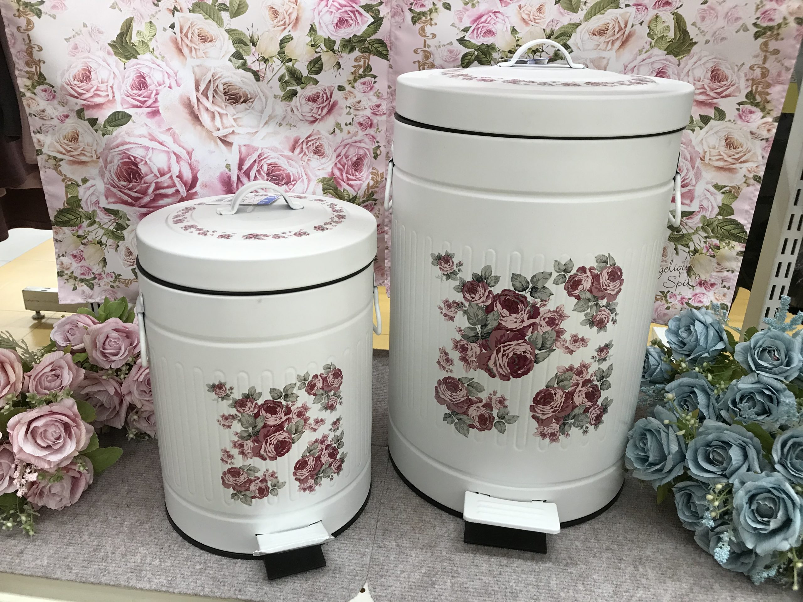 コロナ対策にも使える美しい蓋付きダストボックス?