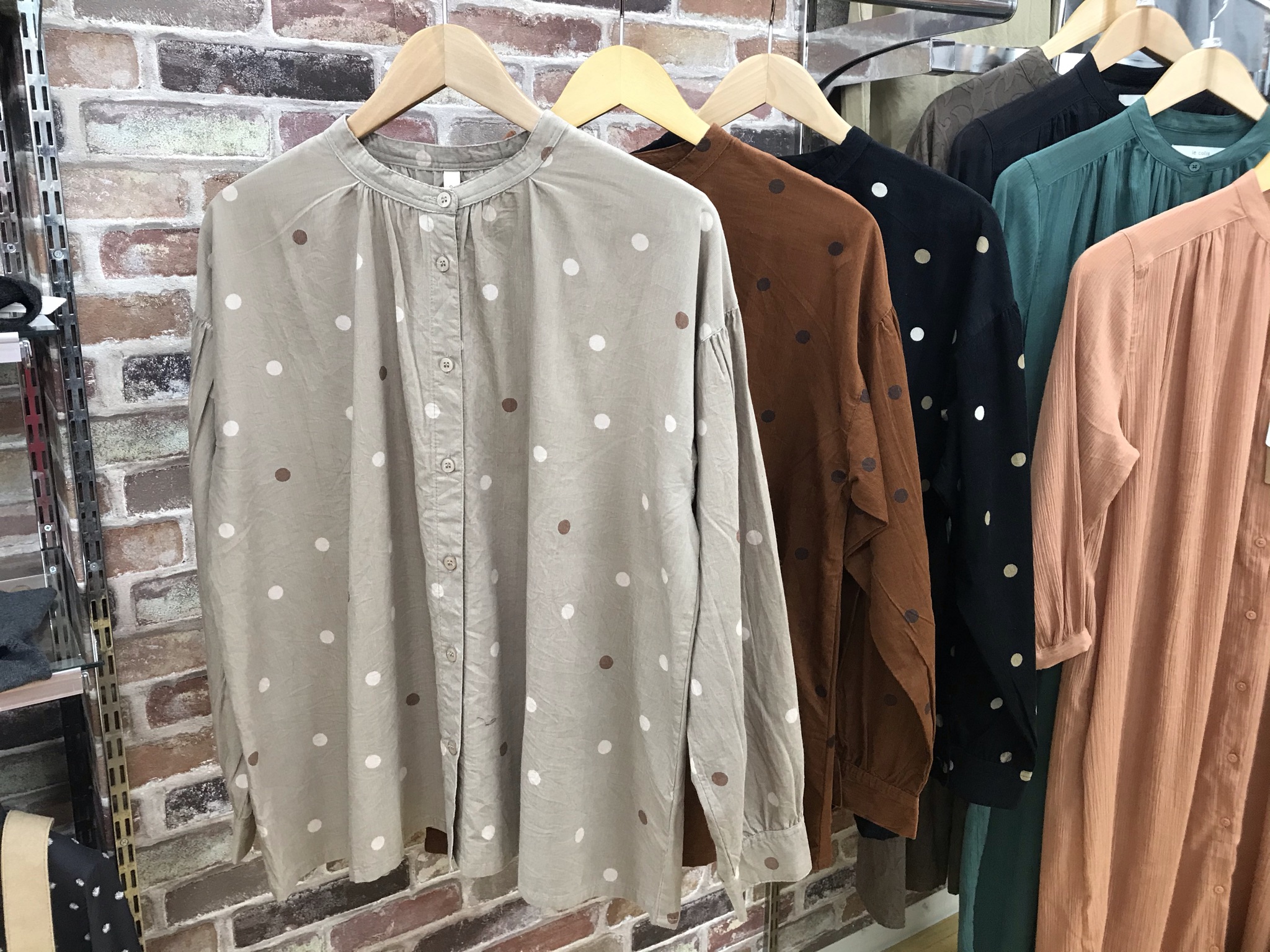 ドッド柄コーデュロイブラウス入荷です?
